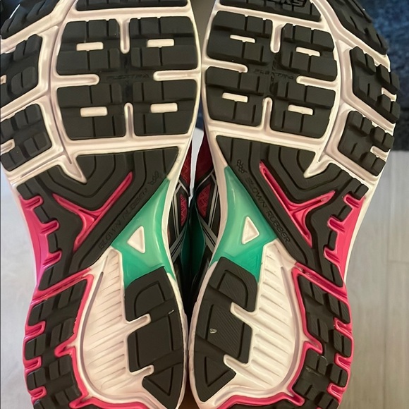 Brooks Raveena Running Shoes - Picture 2 of 2